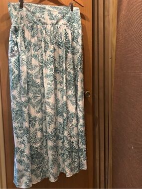 HALARA White Maxi Skirt with Green Palm Print